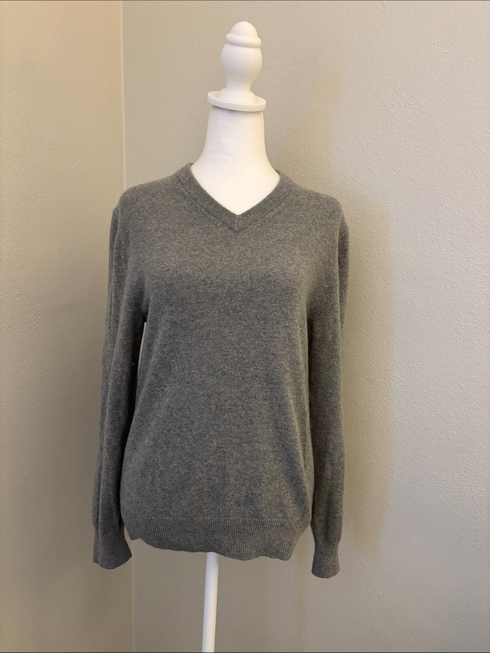 Lands' End Men's Light Gray V-Neck Cashmere Sweater